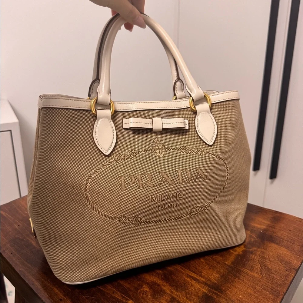 Prada bag - Picture 1 of 9